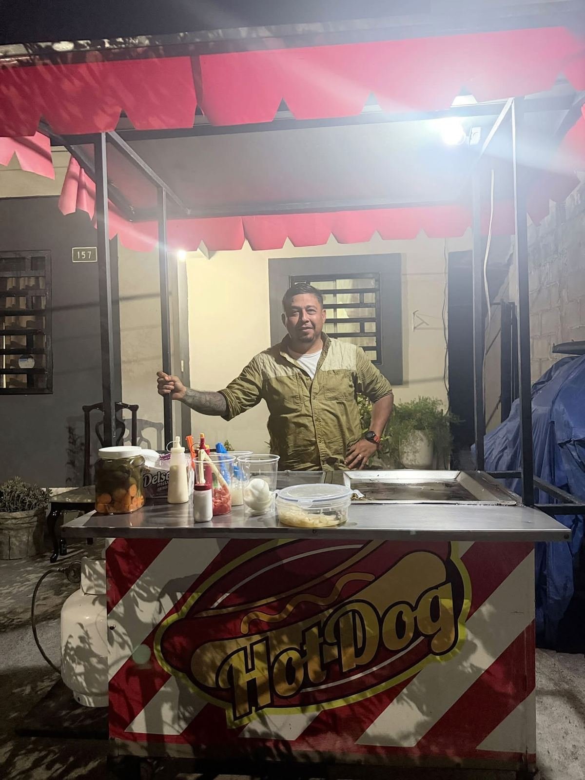 Puesto de hot dogs en Las Glorias